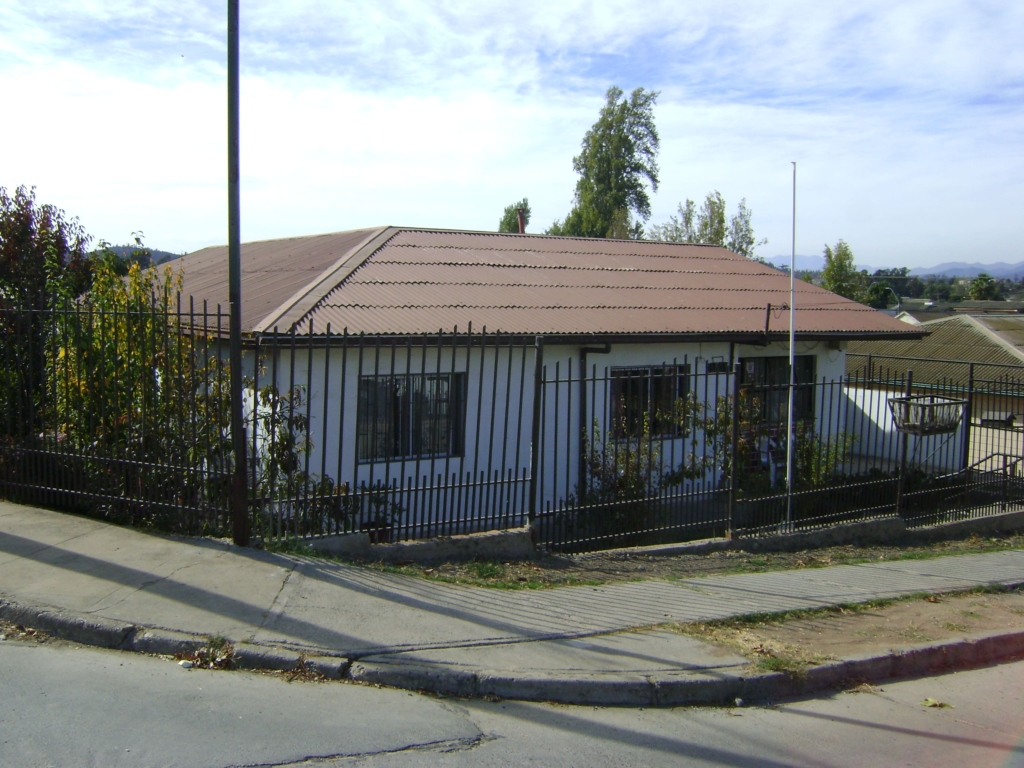 Amplia casa sólida, 5 dormitorios, 2 baños, terreno 385 mts2