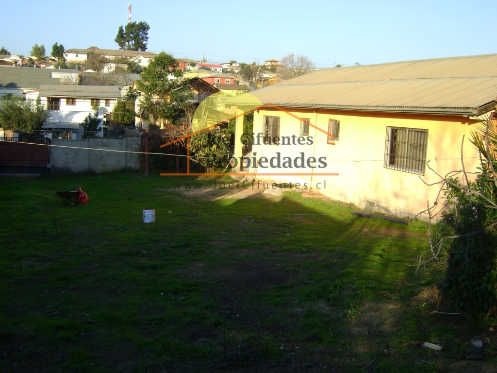 Terreno de 950 mts2 con casa de material ligero