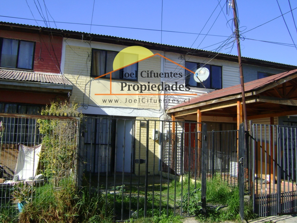Casa pareada, 2 pisos, buena ubicación.