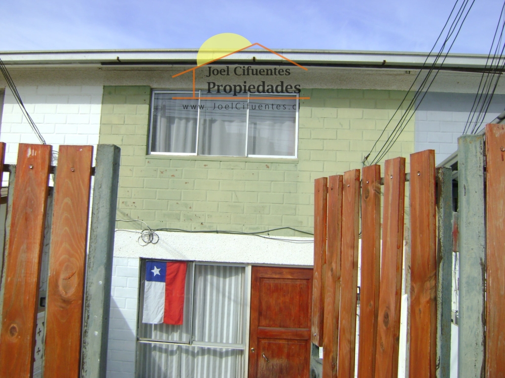 Casa pareada, sólida, 2 dormitorios.